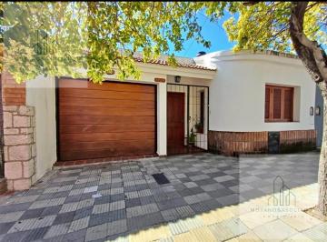 Casa · 150m² · 4 Dormitorios · 3 Cocheras · Casa en Villa Cabrera