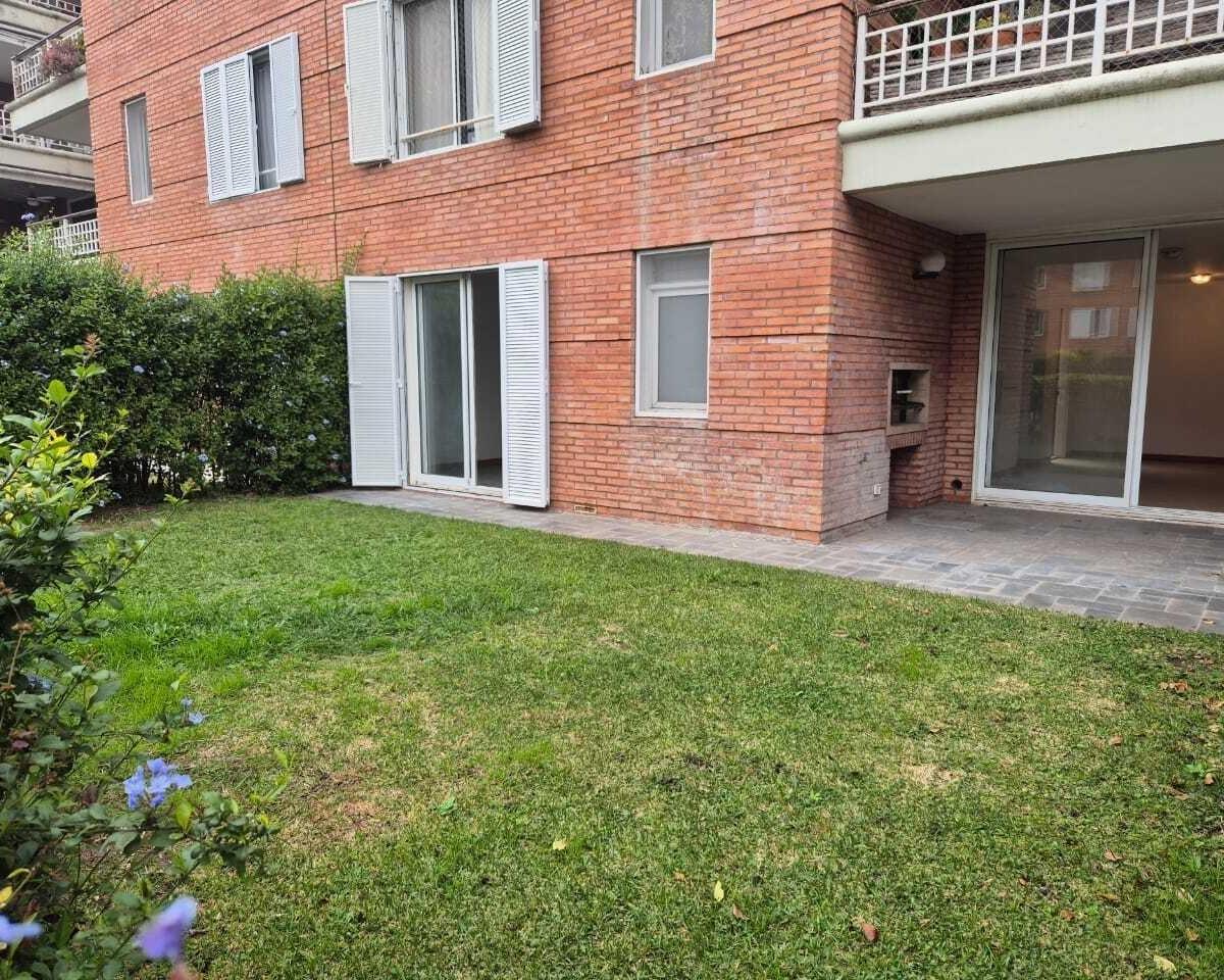 Venta PB con Jardin y patio 3 amb. Jardines de San Isidro