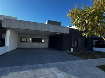 Casa · 230m² · 5 Ambientes · 4 Cocheras · Casa Premium en Planta Baja en Greenville 2