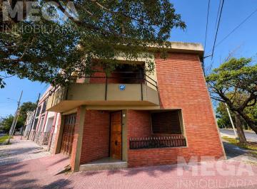 Casa · 138m² · 4 Ambientes · 1 Cochera · Guatemala 799. Casa en Esquina a Reciclar