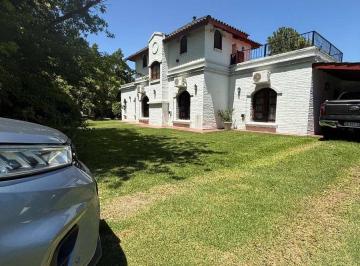 Casa · 285m² · 5 Ambientes · 2 Cocheras · Venta Hermosa Casa C/ Pileta en Golfer´s Country