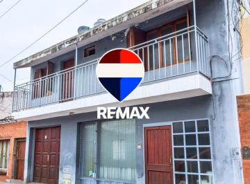 Casa · 180m² · 6 Ambientes · Casa Venta 4 Dorm. Macrocentro con Pileta