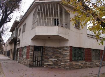 Casa · 161m² · 4 Ambientes · 1 Cochera · Inversión en Cuarta Sección, Ciudad de Mendoza