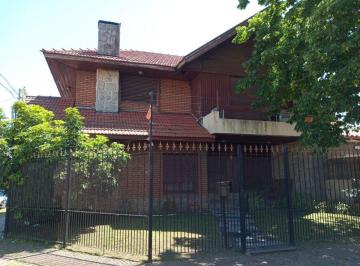 Casa · 247m² · 4 Ambientes · 2 Cocheras · Venta Casa 4 Ambientes con Dos Cocheras en Quilmes