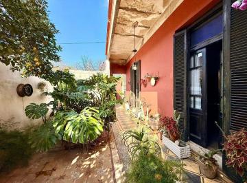 Casa · 169m² · 4 Ambientes · 1 Cochera · Venta Casa a Refaccionar en Lote 329 m² Mataderos