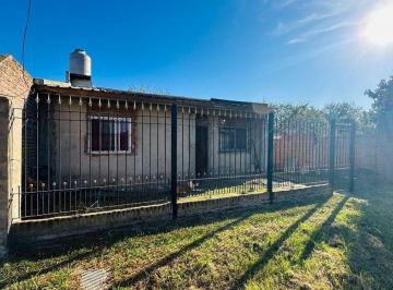 Casa · 120m² · 3 Ambientes · 1 Cochera · Casa 3 Amb Lote 468 m² Cochera Burzaco Oportunidad