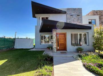 Casa · 190m² · 5 Ambientes · Venta Casa Apta Credito B° Privado de Guaymallen