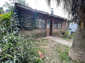 Casa · 49m² · 2 Ambientes · 1 Cochera · Venta Casa 1 Dorm con Terreno y Cochera, Ibarlucea