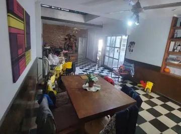 Casa · 179m² · 5 Ambientes · 1 Cochera · Venta Casa 3 Dorm. con Cochera
