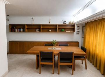 Casa · 185m² · 5 Ambientes · 1 Cochera · Venta Casa con Local Comercial en Pichincha