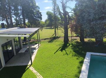 Casa · 160m² · 4 Ambientes · 4 Cocheras · Casa en Alquiler Temporal en Indio Cua Golf Club