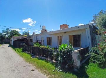 Casa · 402m² · 9 Ambientes · 1 Cochera · Venta de Casa con Gran Terreno + Dos Dptos