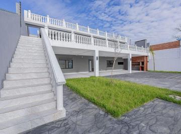 Casa · 357m² · 4 Ambientes · 3 Cocheras · Venta Casa /salon 4 Amb San Miguel con Pileta