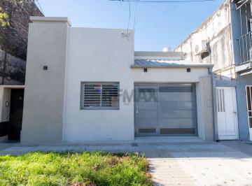 Casa · 92m² · 4 Ambientes · 1 Cochera · Casa en Venta 2 Dorm. Patio y Cochera