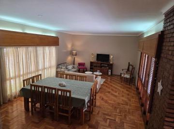 Casa · 382m² · 7 Ambientes · 2 Cocheras · Venta Casa a Una Cuadra del Mendoza Plaza Shopping