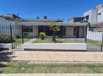 Casa · 141m² · 4 Ambientes · 1 Cochera · Venta Casa 2 Dorm., La Calera, Apta Credito