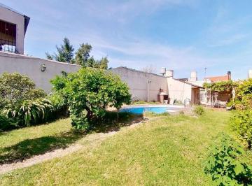 Casa · 196m² · 3 Ambientes · 1 Cochera · Venta Casa 3 Amb Quincho Garage Lanus