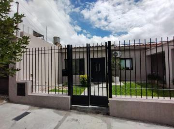 Casa · 176m² · 6 Ambientes · 1 Cochera · Se Vende Casa Zona Premium Catamarca. Facilidades