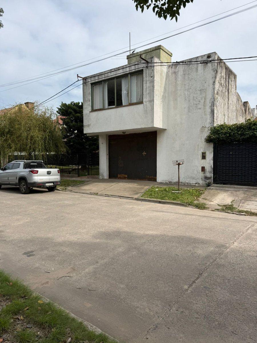 521 Bis E/ 11 y 12 1600, Tolosa, La Plata