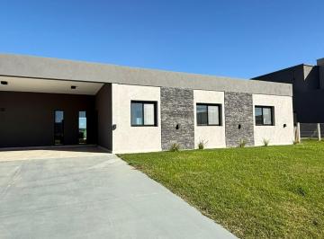 Quinta vacacional · 450m² · 4 Dormitorios · 3 Cocheras · Quinta Venta 5 Ambiente con Pileta a Estrenar