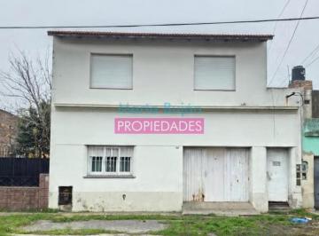 Casa · 190m² · 4 Ambientes · 1 Cochera · Venta Casa 4 Amb. Argañaraz 2042 - Crucecita. Avellaneda