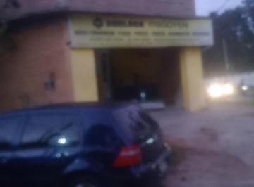 Local comercial de 4 ambientes, Merlo · Casa con Dos Locales Tomo Auto Camioneta