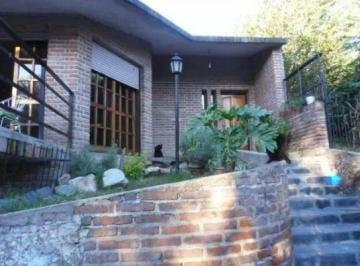 Casa · 400m² · 7 Ambientes · Casa en Venta - 4 Dorm. 2 Baños - Río Ceballos