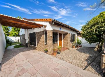 Casa · 2 Dormitorios · 1 Cochera · Casa en Alquiler de 2 Dorm. con Pileta en Funes
