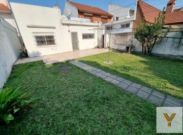 Casa · 118m² · 3 Ambientes · 2 Cocheras · Casa en Venta - 2 Dormitoritos 1 Baño - 118 m² - Bernal Oeste