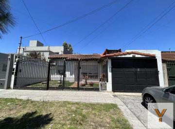 Departamento · 160m² · 5 Ambientes · Casa en Venta - 3 Dorm. 3 Baños - 322 m² - Wilde, Avellaneda
