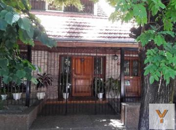 Casa · 130m² · 4 Ambientes · 1 Cochera · Casa en Venta - 3 Dorm. 3 Baños - 256 m² - Quilmes