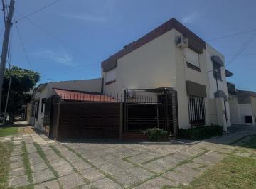 Casa · 60m² · 3 Ambientes · 1 Cochera · Casa en Venta - 2 Dorm. 2 Baños - Morón