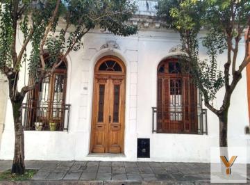 Casa · 160m² · 8 Ambientes · Casa en Venta - 6 Dorm. 2 Baños - 210 m² - Barracas