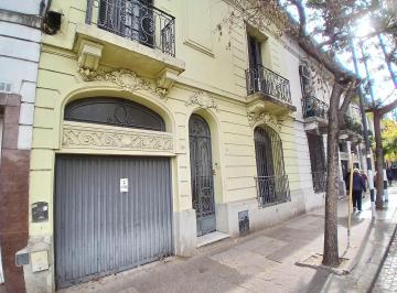 Casa · 365m² · 6 Ambientes · 1 Cochera · Excelente Casa con Garage - Terraza - Doble Ingreso