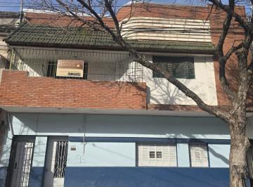 Casa · 155m² · 7 Ambientes · Venta Casa en Planta Alta en Santa Fe Zona Centro, 3 Dorm., Quincho Cerrado con Asador.