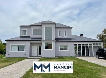 Casa · 260m² · 6 Ambientes · 2 Cocheras · Casa en Barrio Fincas de San Vicente