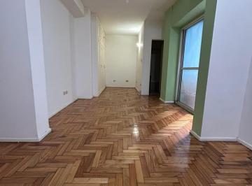Departamento · 51m² · 2 Ambientes · Venta Departamento 2 Ambientes con Patio Muy Luminoso Permuta en Caballito