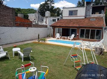 Casa · 220m² · 8 Ambientes · 2 Cocheras · Venta Casa Multifamiliar Hurlingham Apto Credito