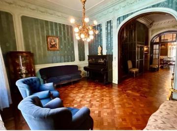 Local comercial · 454m² · 8 Ambientes · 2 Cocheras · Petit Hotel de 8 Ambientes en Dos Plantas Estilo Europeo