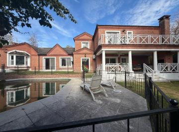 Casa · 270m² · 5 Ambientes · 1 Cochera · Casa - Barrancas de San Jose