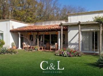 Casa · 160m² · 4 Ambientes · 1 Cochera · Casa en Estancia Benquerencia