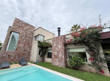 Casa · 320m² · 9 Ambientes · 2 Cocheras · Alquiler: Casa Amoblada de 4 Dorm. Comodín C/ Pileta. Barrio Cerrado: Miraflores Funes Hills