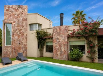 Casa · 320m² · 9 Ambientes · 2 Cocheras · Alquiler: Casa Amoblada de 4 Dorm. Comodín C/ Pileta. Barrio Cerrado: Miraflores Funes Hills