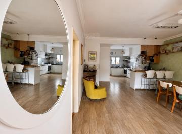 Casa · 173m² · 7 Ambientes · 1 Cochera · Casa Chalet en Venta en Villa Adelina, San Isidro, G. B. a. Zona Norte