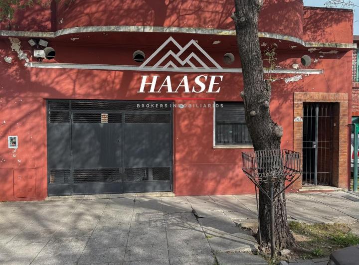 Casa · 221m² · 6 Ambientes · 1 Cochera
