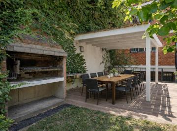 Casa · 460m² · 5 Ambientes · 2 Cocheras · Venta - Hermosa Casa con Jardin, Pileta y Parrilla - 460 m² - 2 Cocheras - Belgrano R