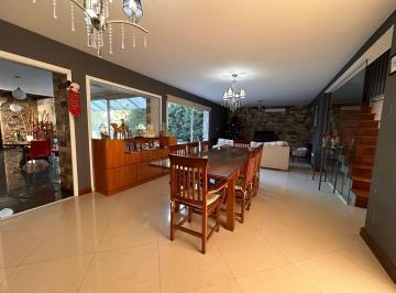 Casa · 444m² · 10 Ambientes · 2 Cocheras · Casa en Venta 5 Dorm. en Barrio Privado Aguadas - Funes