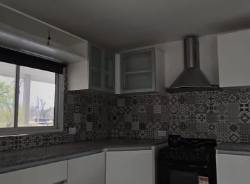 Casa · 75m² · 3 Ambientes · 1 Cochera · Alquiler Casa de 2 Dorm., Increíble Vista Al Río Limay.