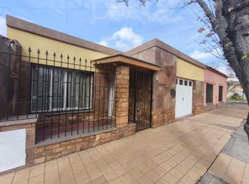 Casa · 140m² · 3 Ambientes · 2 Cocheras · Alquiler Casa 2 Habitaciones Lujan de Cuyo
