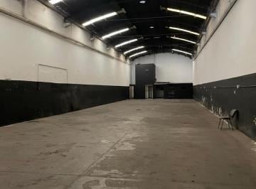 Bodega-Galpón · 522m² · 1 Cochera · Alquiler Galpon Maipu 655 - Centro